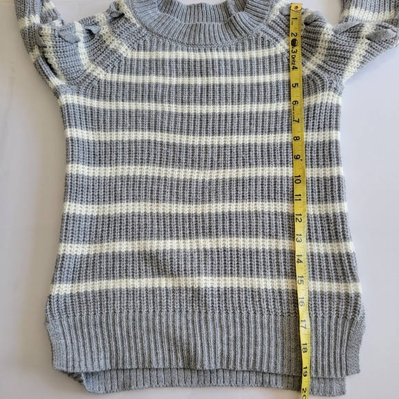 Gray and White Striped Long Braided Sleeve Sweater. - Picture 7 of 10